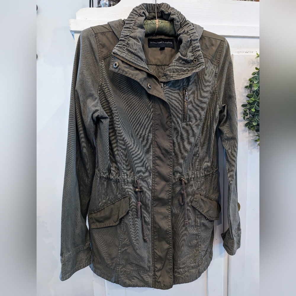 Signature Studio utility jacket with hood size S green cinch waste